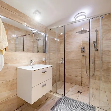 Dom Wypoczynkowy I Apartamenty 